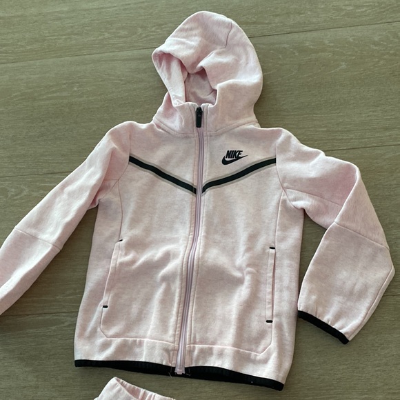 Nike Pink Outfit, size 5-6, Girls - Picture 4 of 9